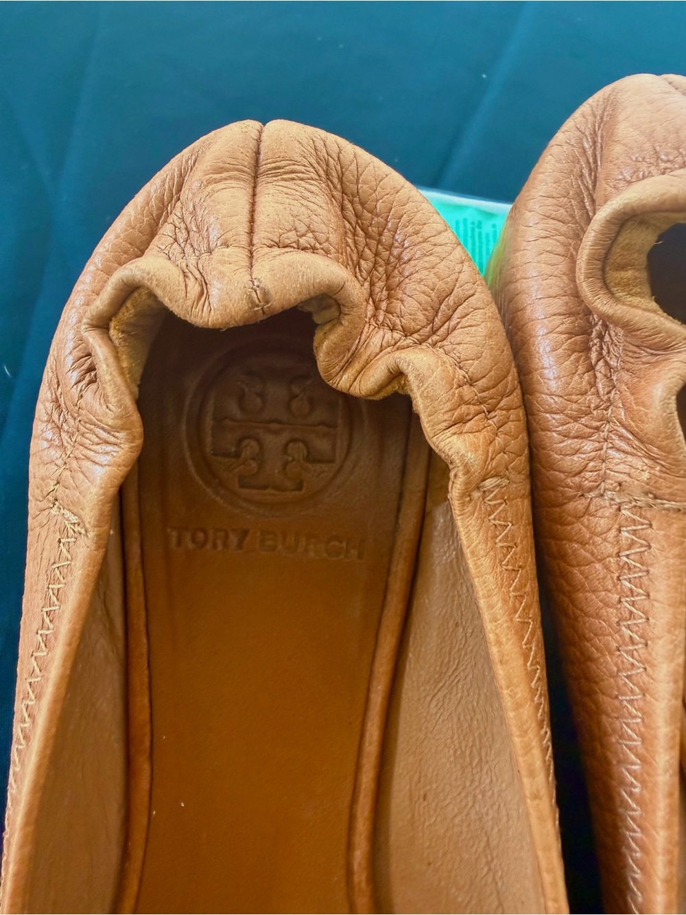 Tory Burch Reva Ballet Flats Women 7M Tan Pebbled Leather Logo Medallion Classic - Picture 4 of 4
